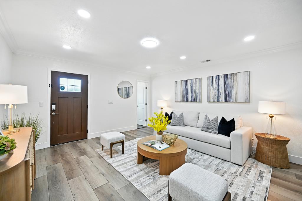 Detail Gallery Image 3 of 41 For 1504 York Ave, San Mateo,  CA 94401 - 3 Beds | 2 Baths