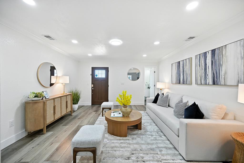 Detail Gallery Image 4 of 41 For 1504 York Ave, San Mateo,  CA 94401 - 3 Beds | 2 Baths