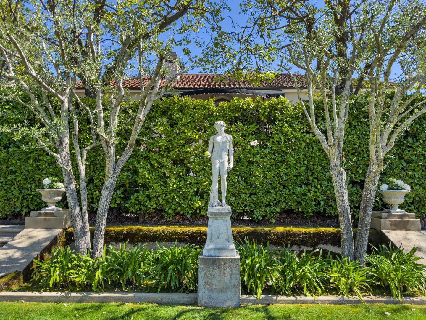 Detail Gallery Image 20 of 43 For 245 W Santa Inez Ave, Hillsborough,  CA 94010 - 5 Beds | 5/1 Baths