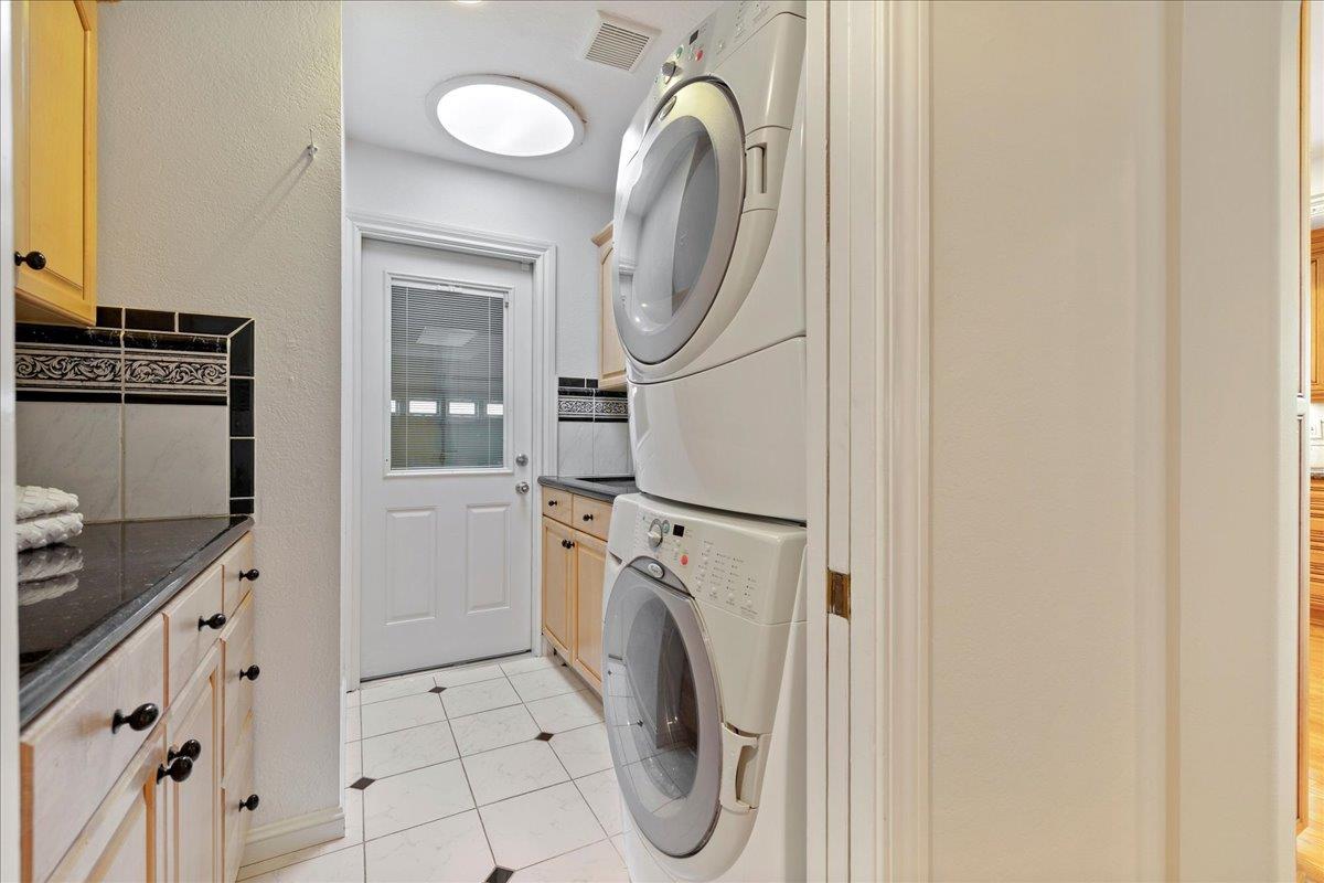 Detail Gallery Image 21 of 31 For 105 Vista Del Prado, Los Gatos,  CA 95030 - 5 Beds | 4 Baths