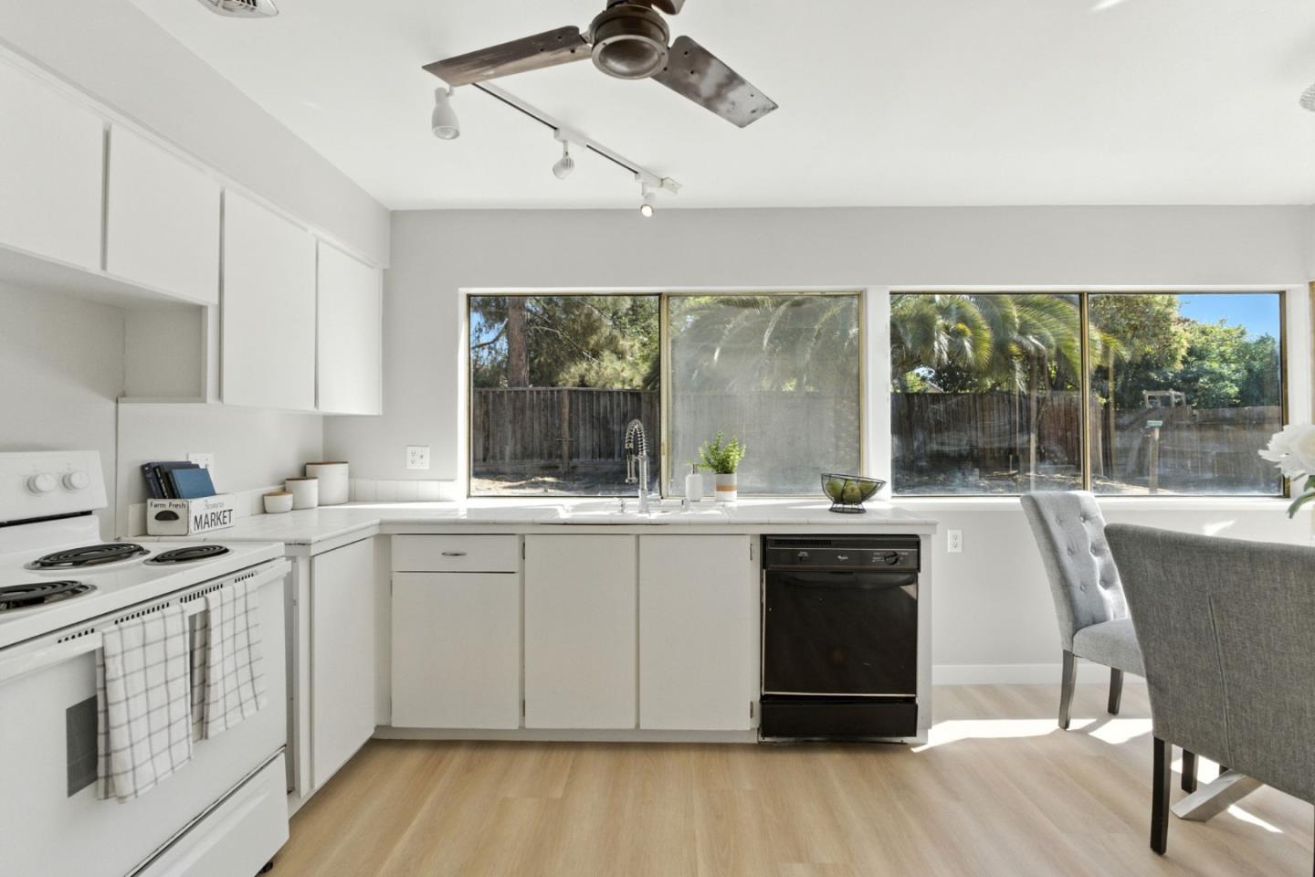 Detail Gallery Image 15 of 47 For 396 Vale Dr, San Jose,  CA 95123 - 2 Beds | 1 Baths