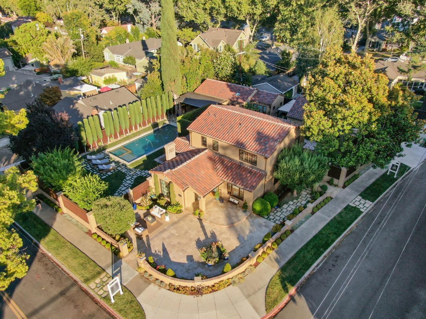 Detail Gallery Image 4 of 85 For 1198 Roycott Way, San Jose,  CA 95125 - 4 Beds | 2/1 Baths