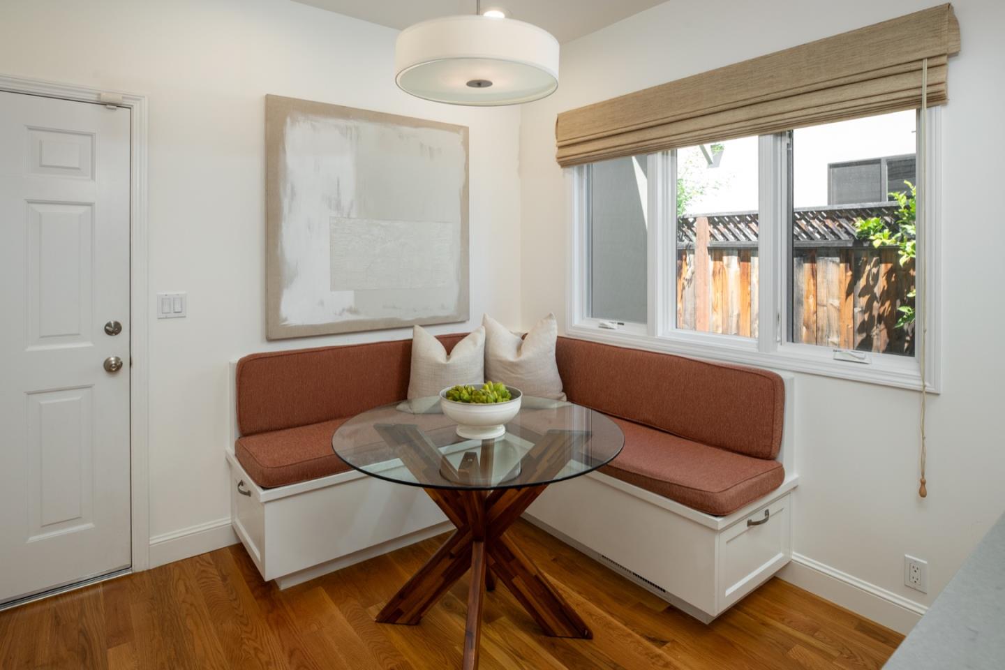 Detail Gallery Image 14 of 39 For 331 Arlington Rd, Redwood City,  CA 94062 - 4 Beds | 2/1 Baths
