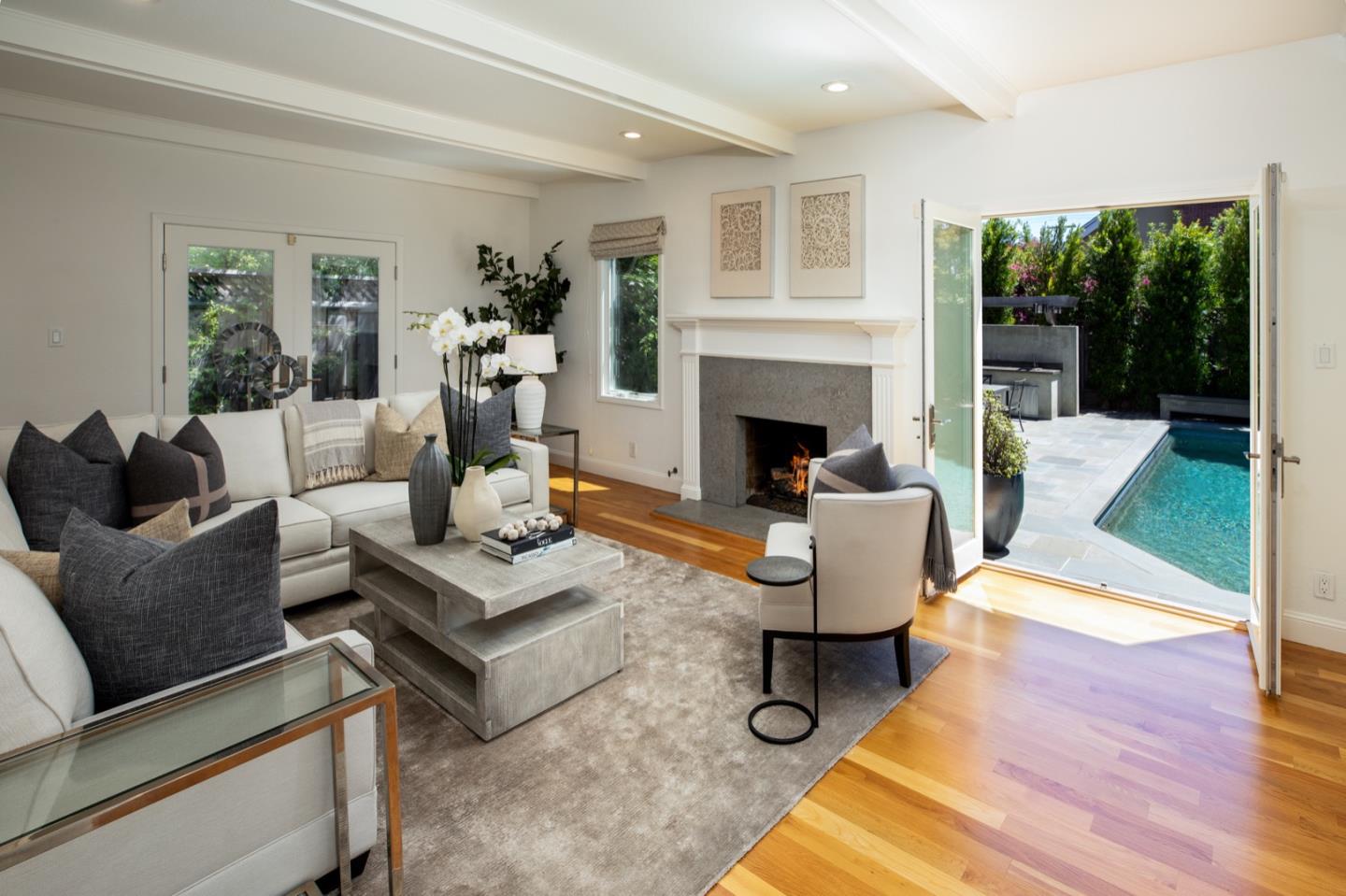 Detail Gallery Image 15 of 39 For 331 Arlington Rd, Redwood City,  CA 94062 - 4 Beds | 2/1 Baths