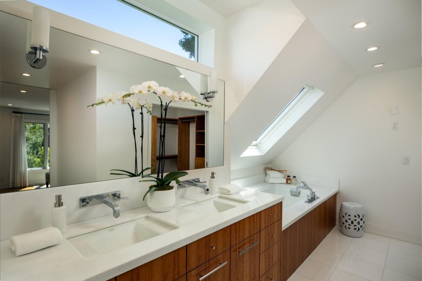 Detail Gallery Image 25 of 39 For 331 Arlington Rd, Redwood City,  CA 94062 - 4 Beds | 2/1 Baths