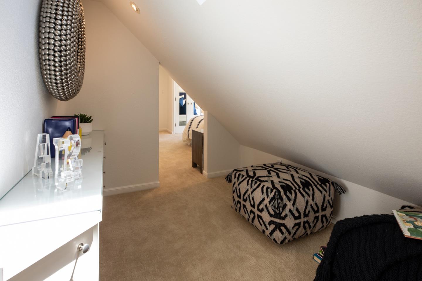 Detail Gallery Image 29 of 39 For 331 Arlington Rd, Redwood City,  CA 94062 - 4 Beds | 2/1 Baths