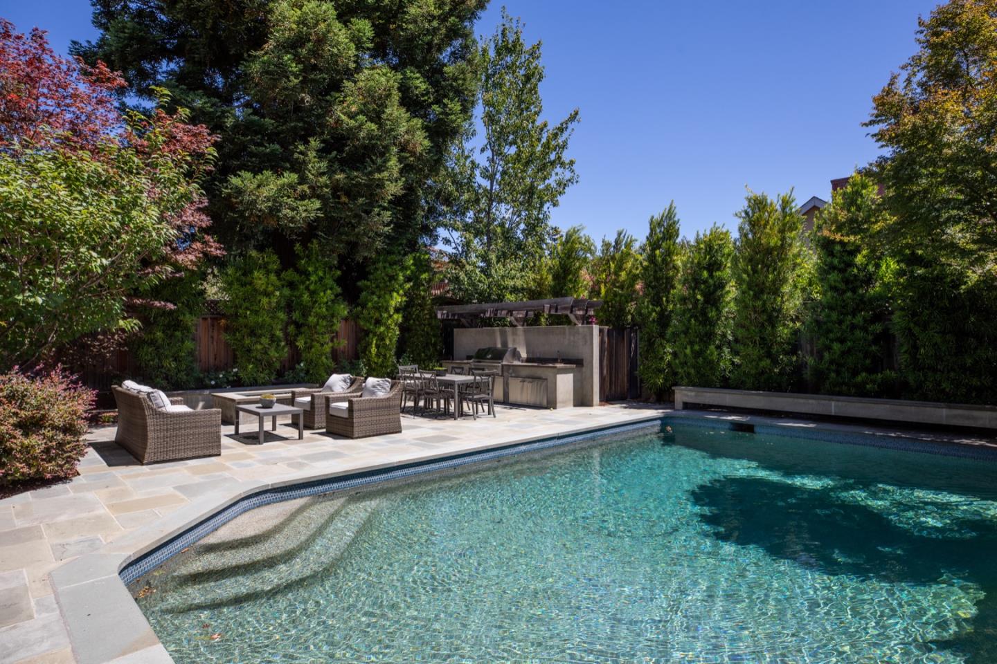 Detail Gallery Image 36 of 39 For 331 Arlington Rd, Redwood City,  CA 94062 - 4 Beds | 2/1 Baths