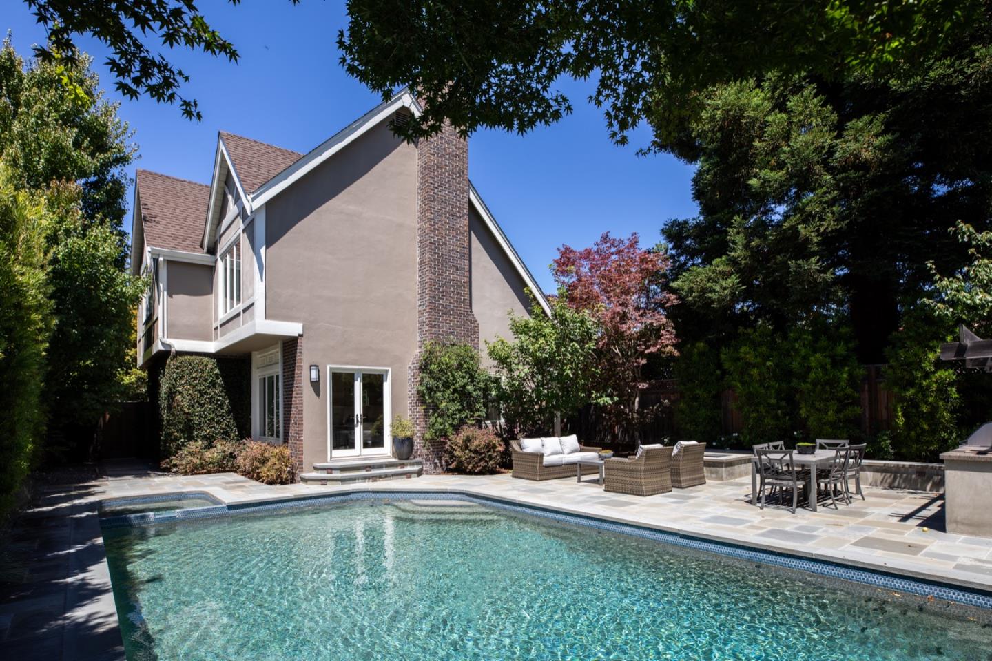 Detail Gallery Image 37 of 39 For 331 Arlington Rd, Redwood City,  CA 94062 - 4 Beds | 2/1 Baths