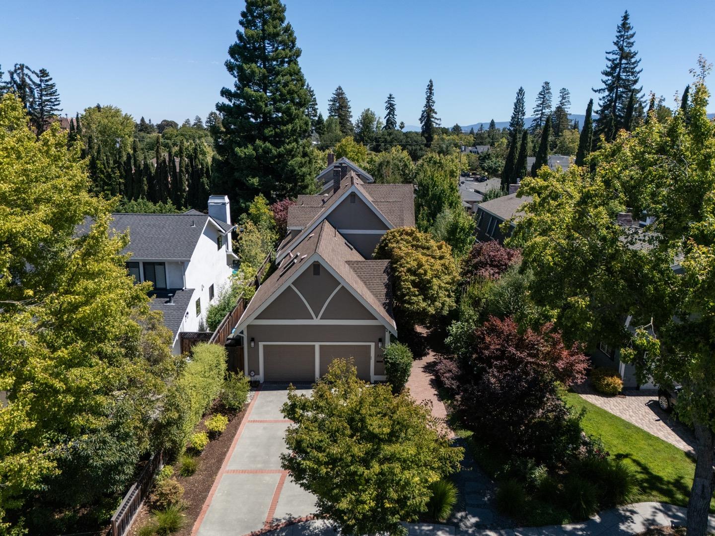 Detail Gallery Image 4 of 39 For 331 Arlington Rd, Redwood City,  CA 94062 - 4 Beds | 2/1 Baths