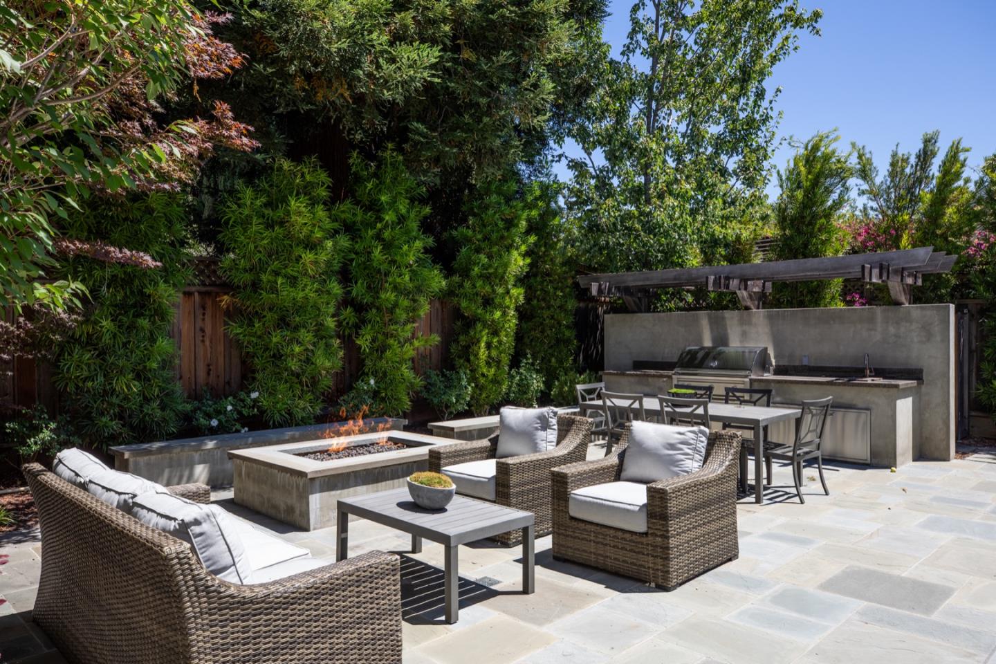 Detail Gallery Image 7 of 39 For 331 Arlington Rd, Redwood City,  CA 94062 - 4 Beds | 2/1 Baths