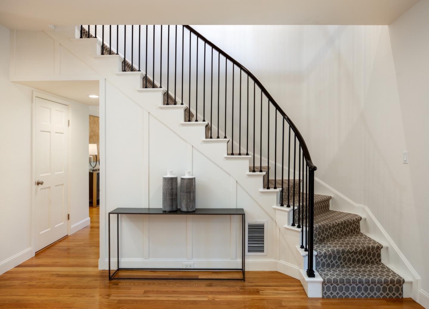 Detail Gallery Image 9 of 39 For 331 Arlington Rd, Redwood City,  CA 94062 - 4 Beds | 2/1 Baths