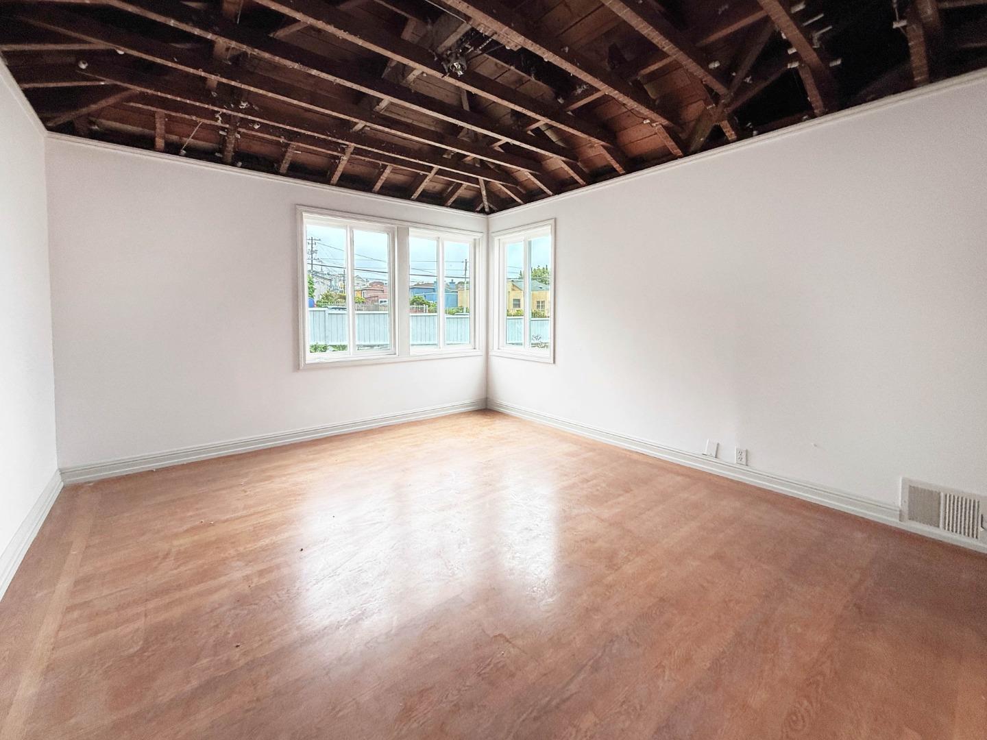 Detail Gallery Image 14 of 33 For 3060 19th Ave, San Francisco,  CA 94132 - 3 Beds | 1/1 Baths