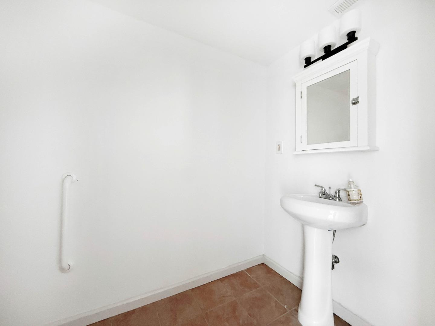 Detail Gallery Image 17 of 33 For 3060 19th Ave, San Francisco,  CA 94132 - 3 Beds | 1/1 Baths