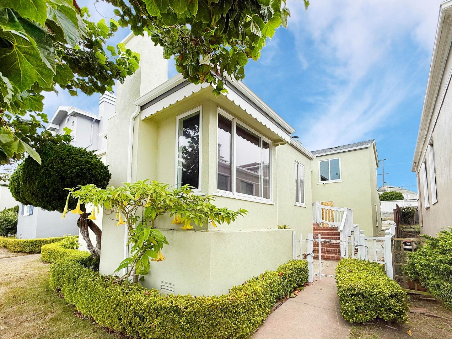 Detail Gallery Image 3 of 33 For 3060 19th Ave, San Francisco,  CA 94132 - 3 Beds | 1/1 Baths