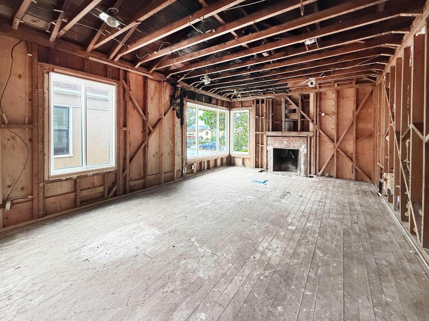 Detail Gallery Image 5 of 33 For 3060 19th Ave, San Francisco,  CA 94132 - 3 Beds | 1/1 Baths