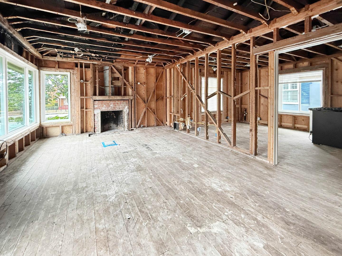 Detail Gallery Image 6 of 33 For 3060 19th Ave, San Francisco,  CA 94132 - 3 Beds | 1/1 Baths