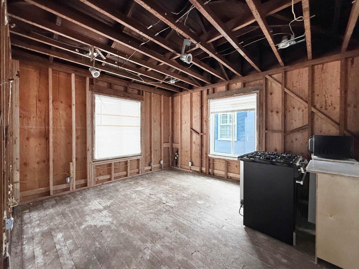 Detail Gallery Image 8 of 33 For 3060 19th Ave, San Francisco,  CA 94132 - 3 Beds | 1/1 Baths
