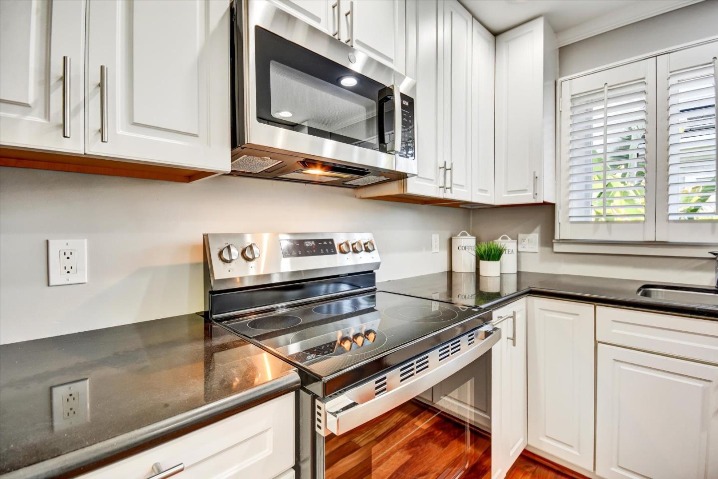 Detail Gallery Image 12 of 31 For 14251 Paul Ave, Saratoga,  CA 95070 - 2 Beds | 1 Baths