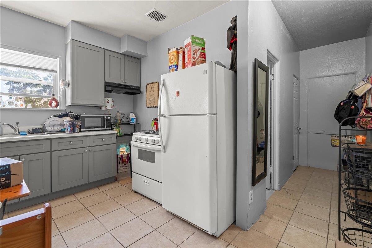 Detail Gallery Image 4 of 13 For 162 E San Salvador St, San Jose,  CA 95112 - – Beds | – Baths