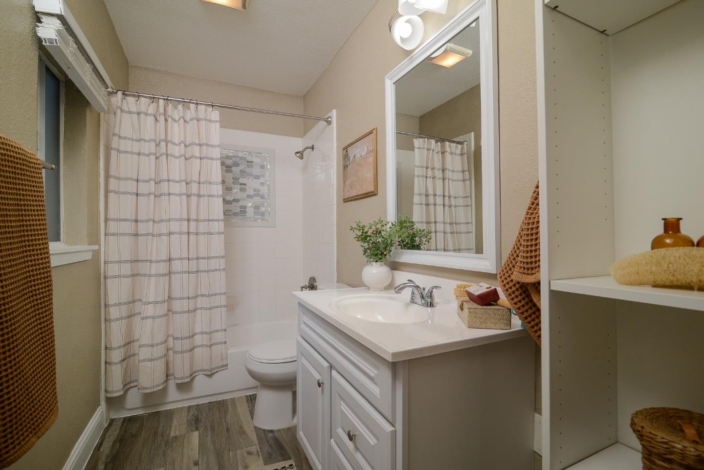 Detail Gallery Image 10 of 20 For 5359 14th Ave, Sacramento,  CA 95820 - 2 Beds | 1 Baths