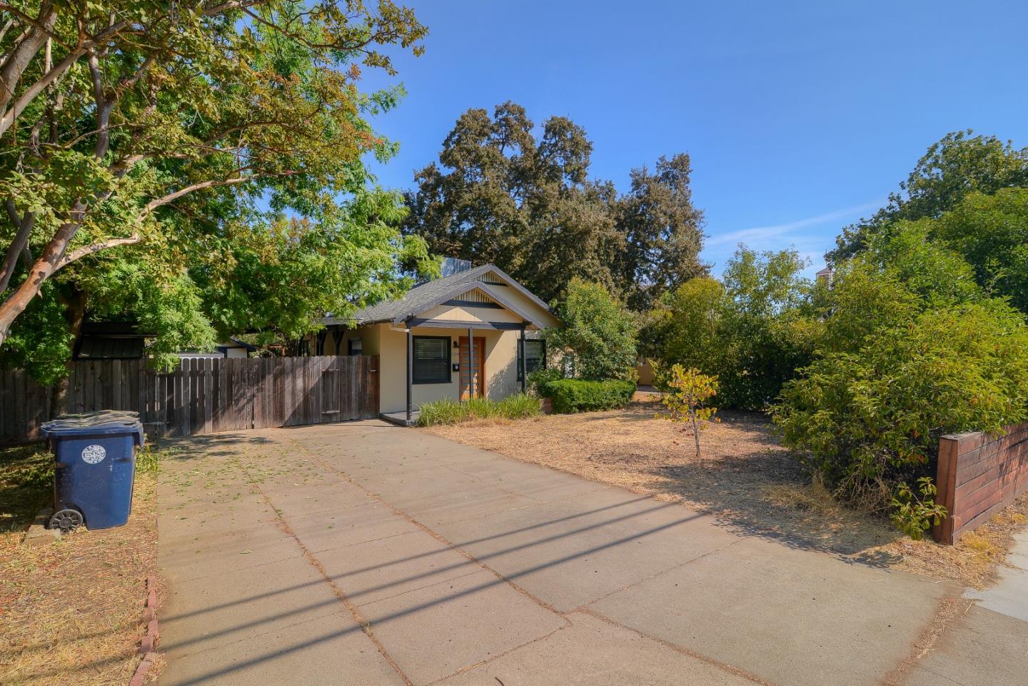 Detail Gallery Image 12 of 20 For 5359 14th Ave, Sacramento,  CA 95820 - 2 Beds | 1 Baths