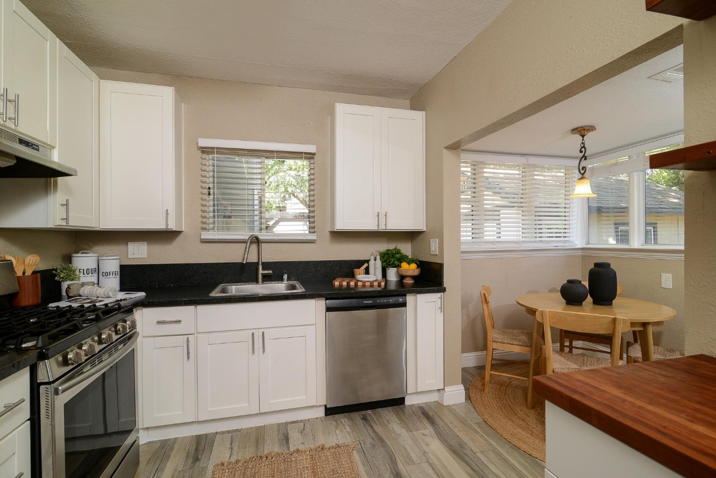 Detail Gallery Image 2 of 20 For 5359 14th Ave, Sacramento,  CA 95820 - 2 Beds | 1 Baths