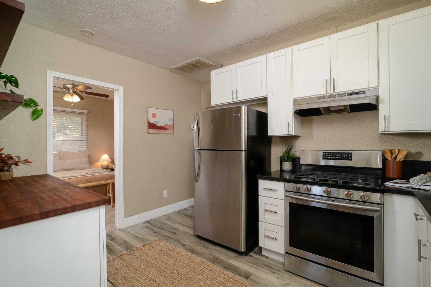 Detail Gallery Image 4 of 20 For 5359 14th Ave, Sacramento,  CA 95820 - 2 Beds | 1 Baths