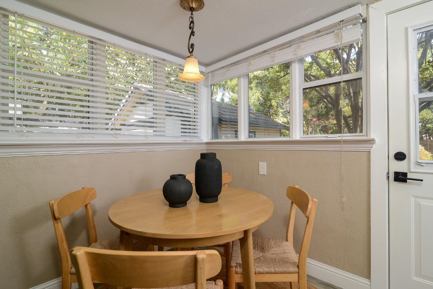 Detail Gallery Image 5 of 20 For 5359 14th Ave, Sacramento,  CA 95820 - 2 Beds | 1 Baths