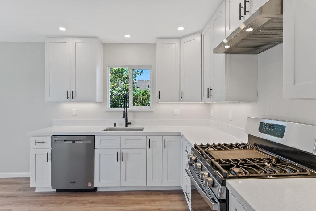 Detail Gallery Image 8 of 42 For 221 Carey Ave, Freedom,  CA 95019 - 5 Beds | 3 Baths