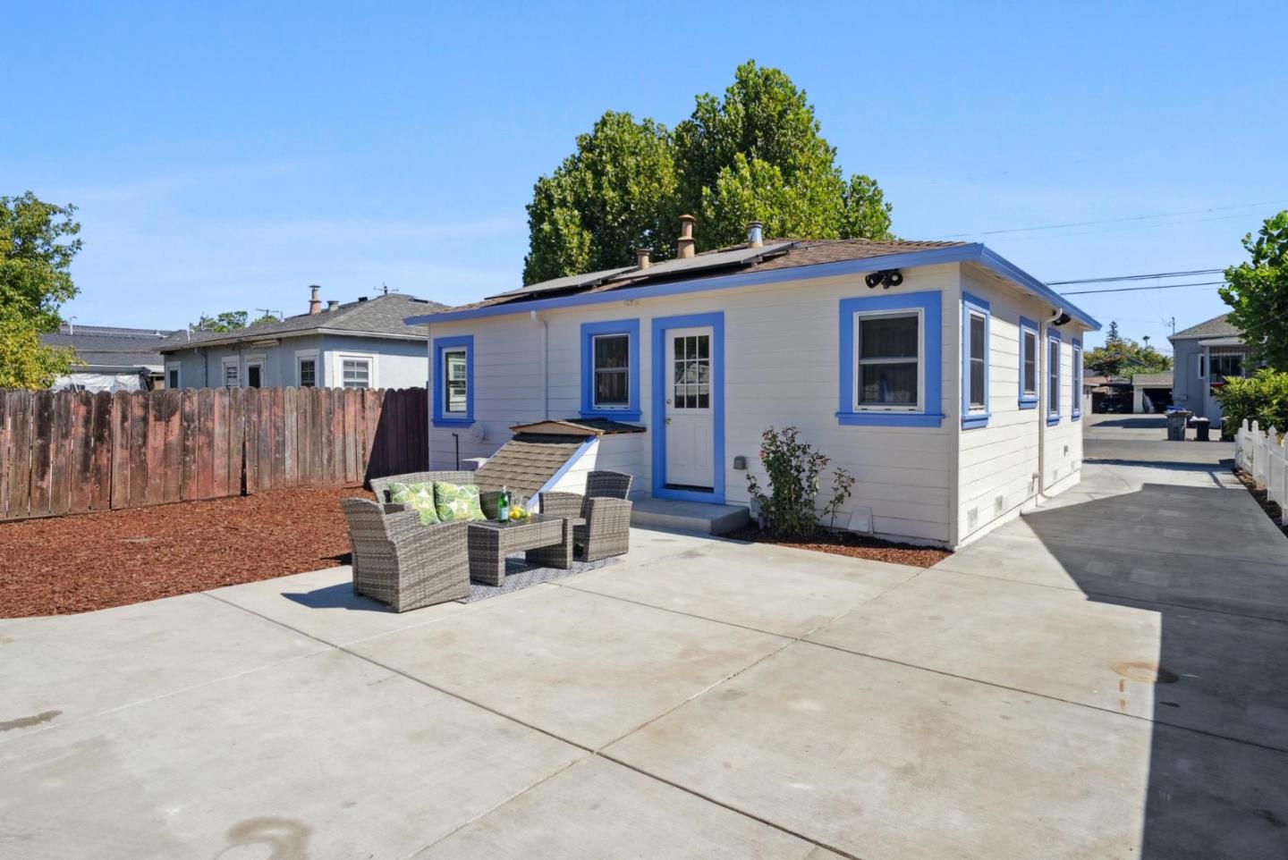 Detail Gallery Image 11 of 17 For 1157 Plum St, San Jose,  CA 95110 - 2 Beds | 1 Baths