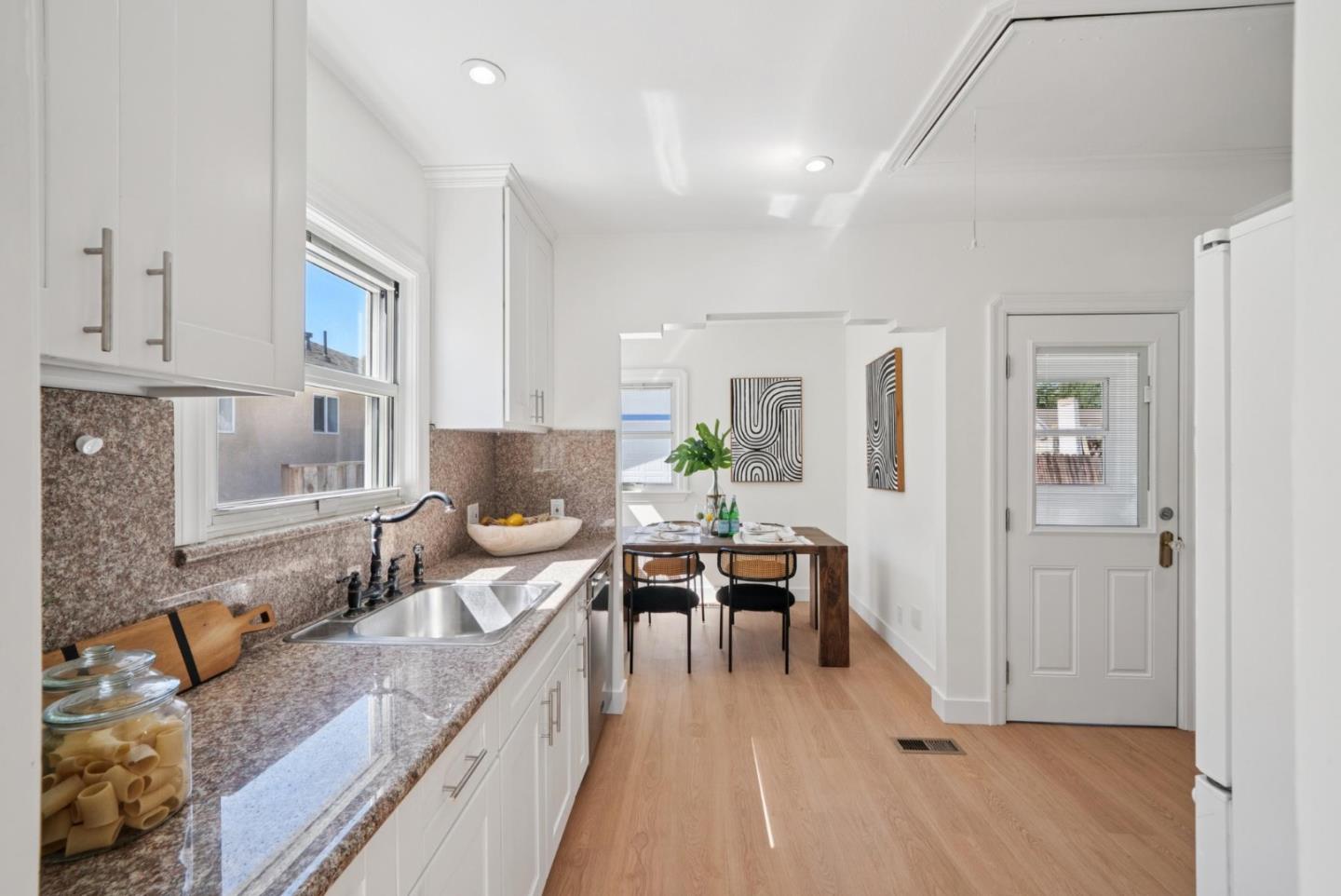 Detail Gallery Image 4 of 17 For 1157 Plum St, San Jose,  CA 95110 - 2 Beds | 1 Baths