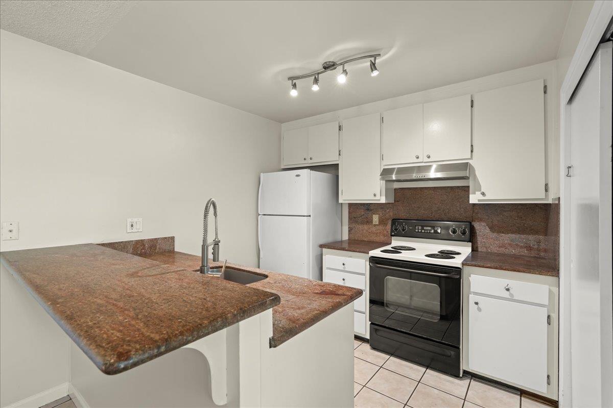 Detail Gallery Image 6 of 14 For 1372 Branham Ln #1,  San Jose,  CA 95118 - 2 Beds | 1 Baths