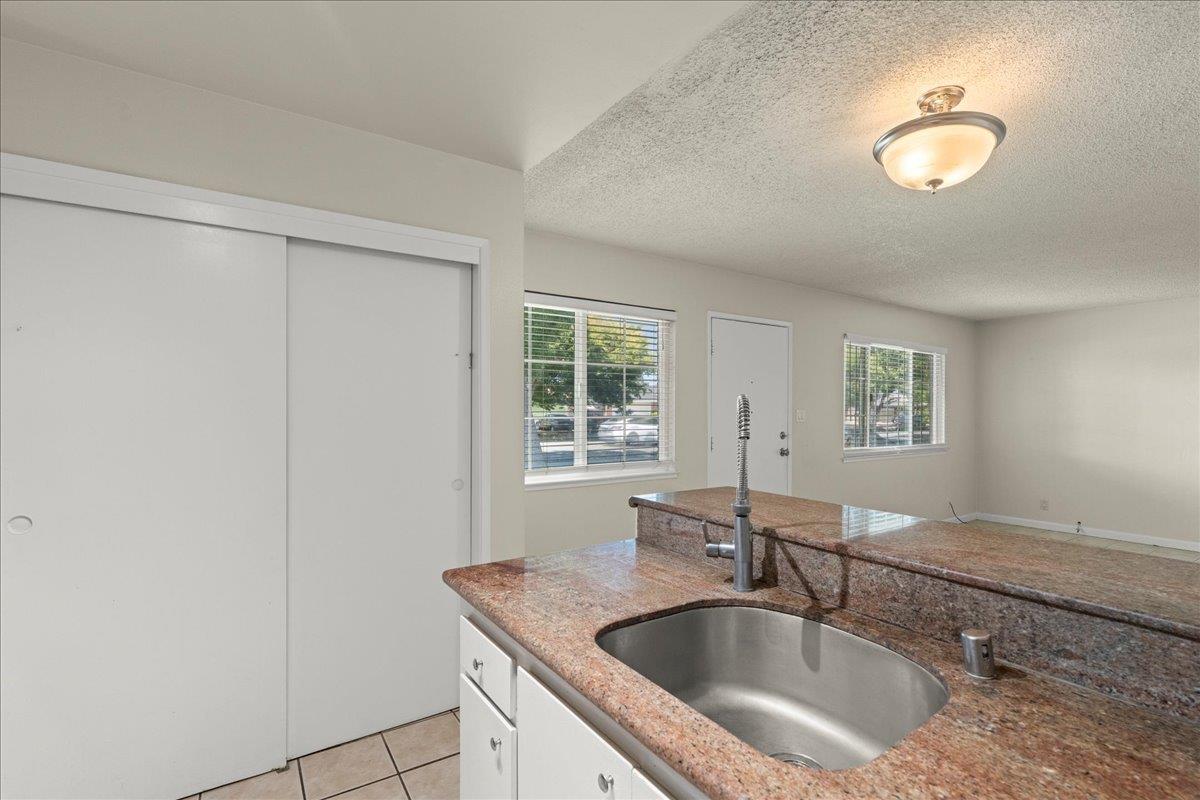 Detail Gallery Image 7 of 14 For 1372 Branham Ln #1,  San Jose,  CA 95118 - 2 Beds | 1 Baths