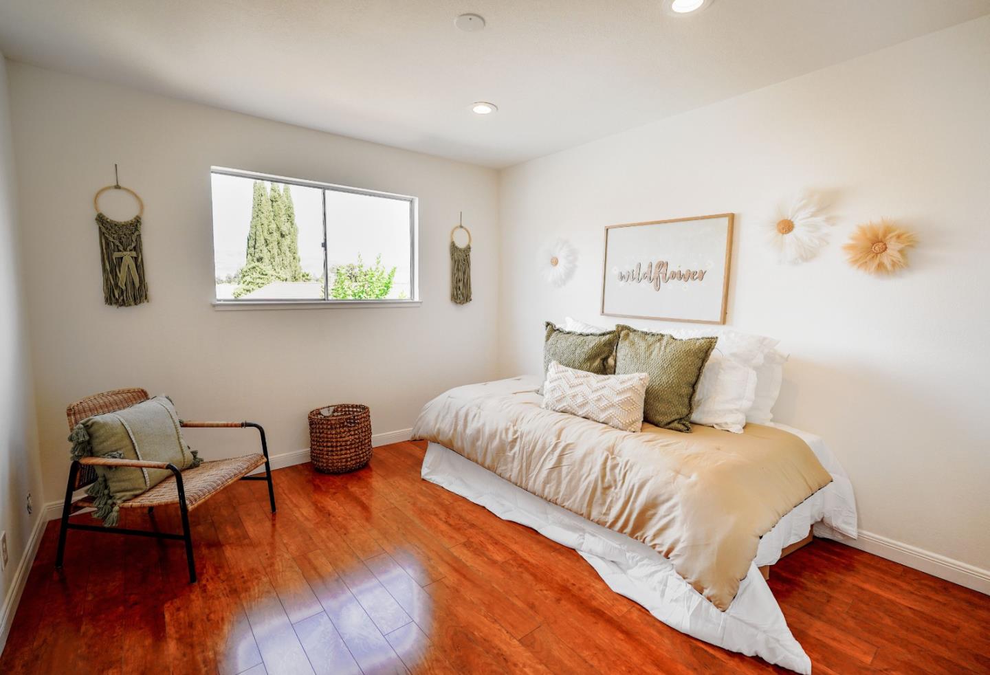 Detail Gallery Image 17 of 32 For 1317 Bilbo Ct, San Jose,  CA 95121 - 4 Beds | 3 Baths