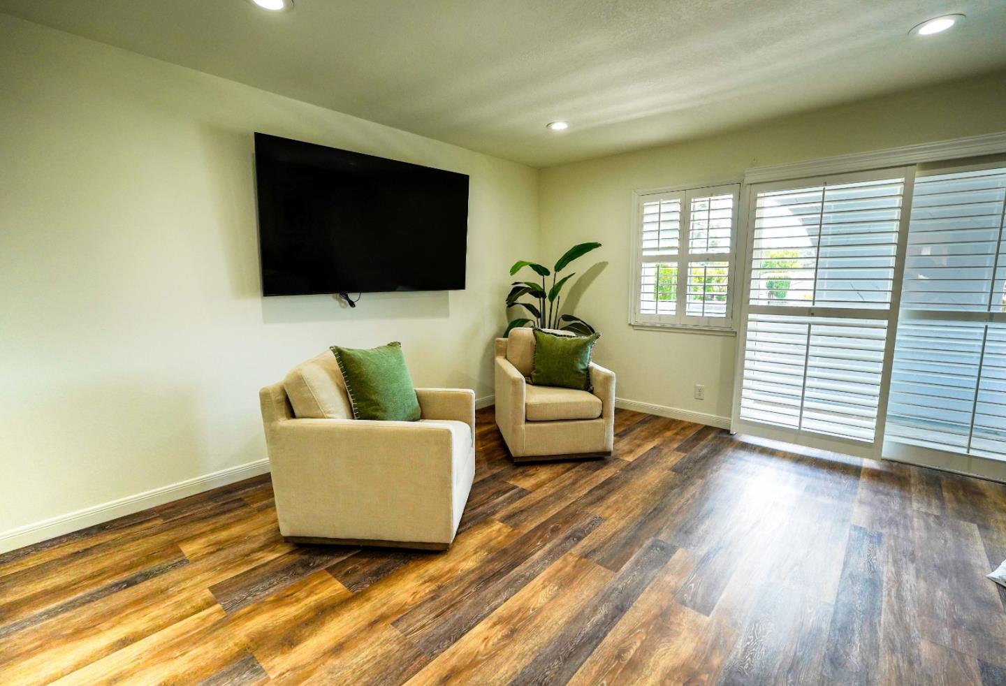 Detail Gallery Image 21 of 32 For 1317 Bilbo Ct, San Jose,  CA 95121 - 4 Beds | 3 Baths