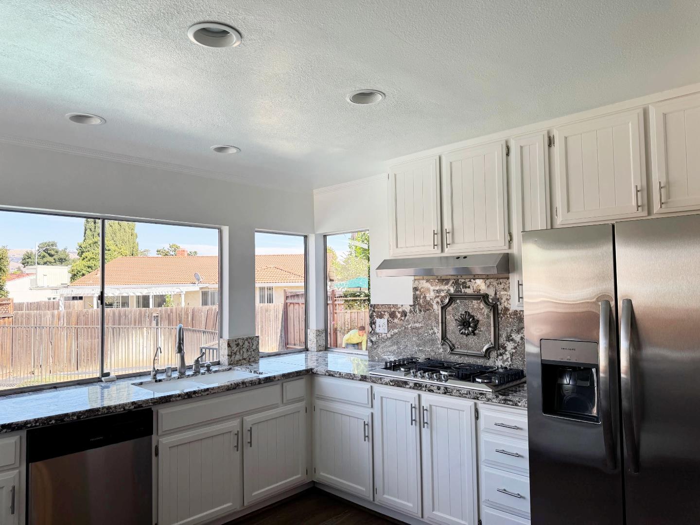 Detail Gallery Image 7 of 14 For 1317 Bilbo Ct, San Jose,  CA 95121 - 4 Beds | 3 Baths