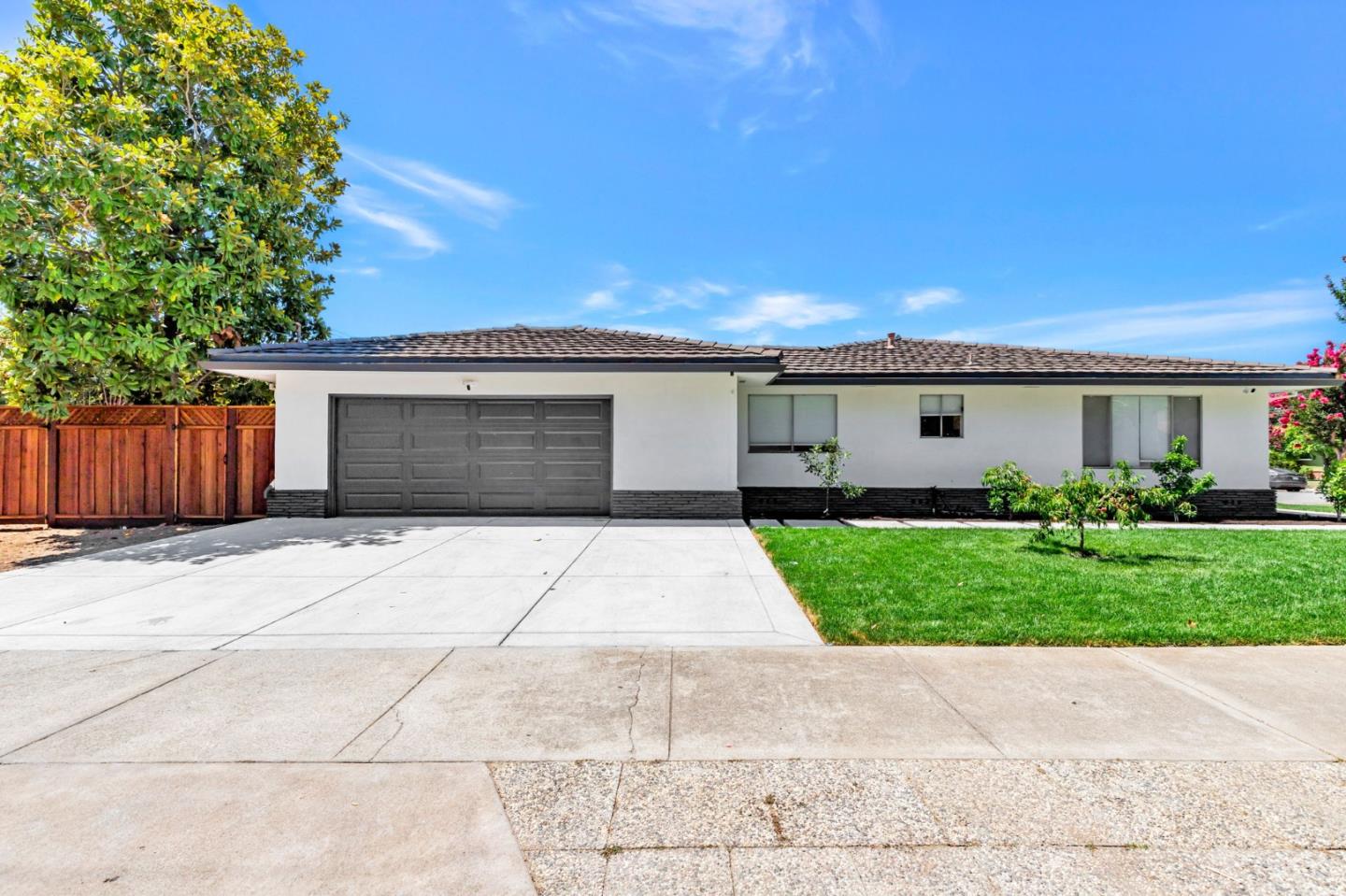 Detail Gallery Image 4 of 47 For 700 Eschenburg Dr, Gilroy,  CA 95020 - 3 Beds | 2 Baths