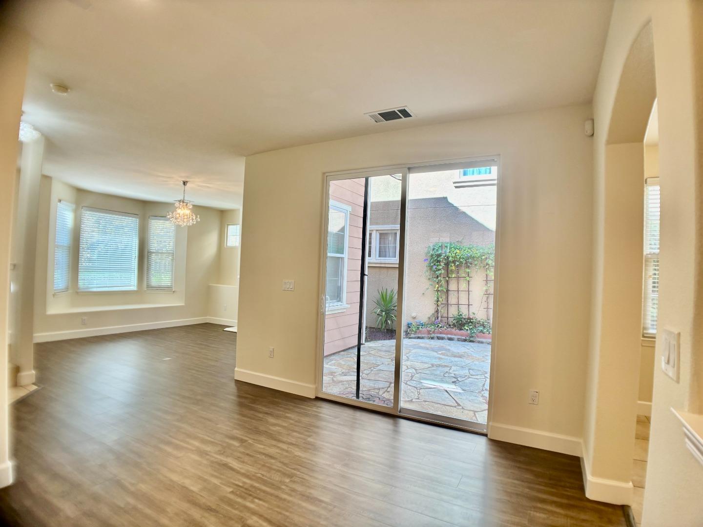 Detail Gallery Image 10 of 39 For 4280 Marston Ln, Santa Clara,  CA 95054 - 4 Beds | 3/1 Baths
