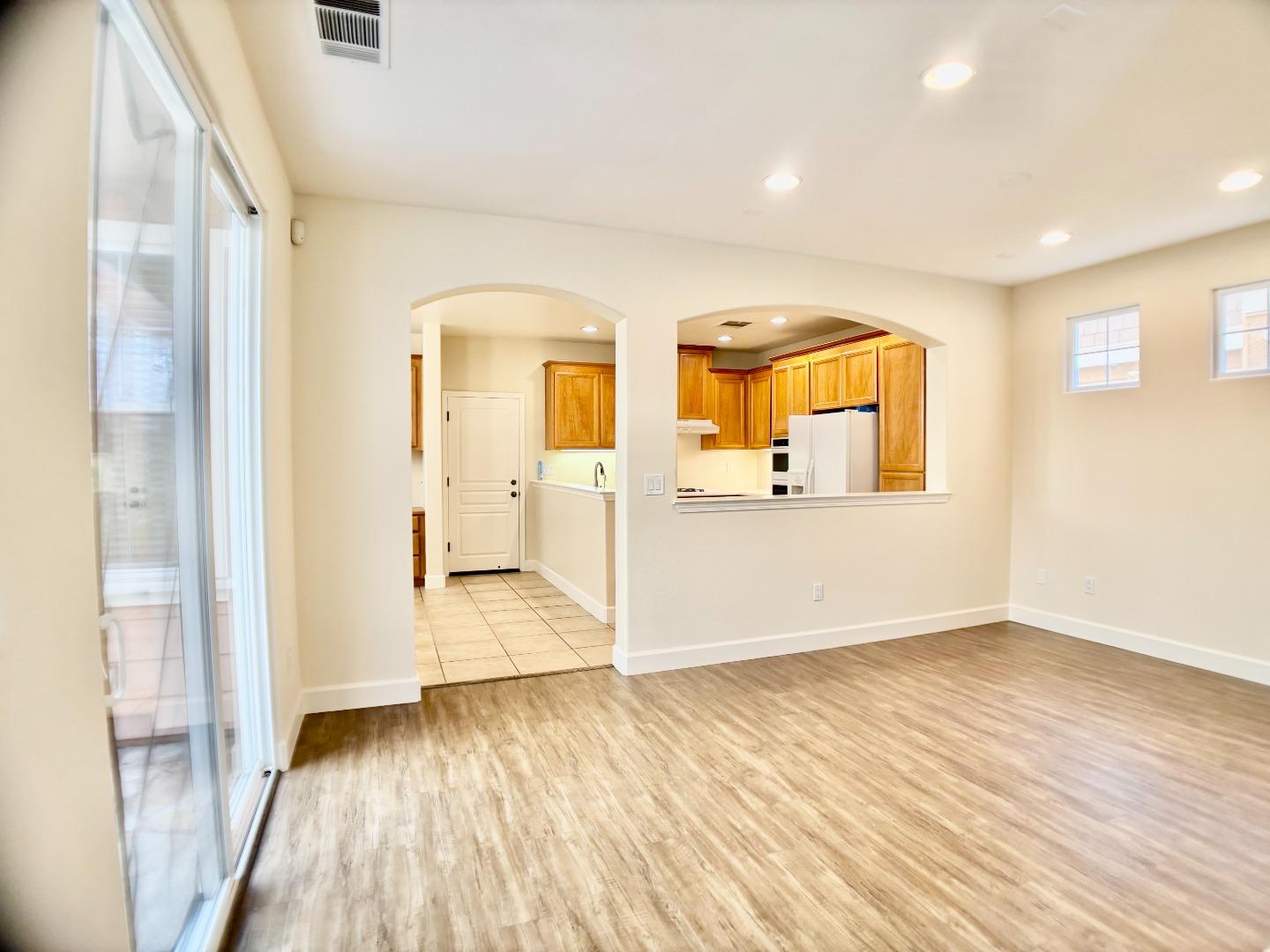 Detail Gallery Image 11 of 39 For 4280 Marston Ln, Santa Clara,  CA 95054 - 4 Beds | 3/1 Baths