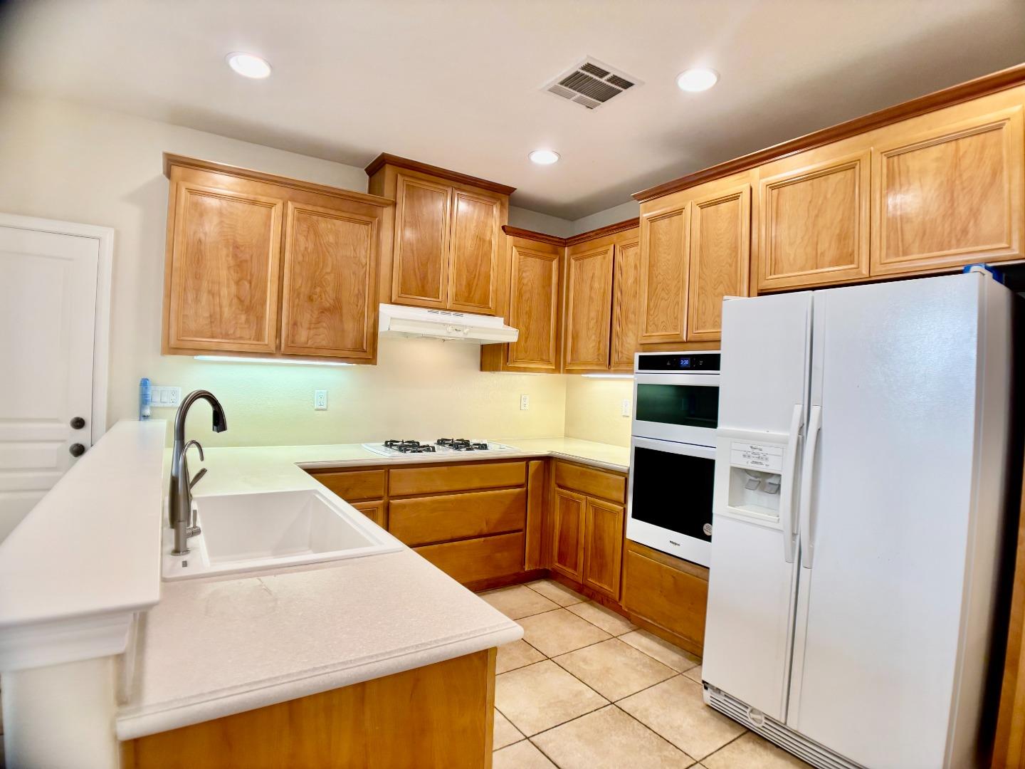 Detail Gallery Image 12 of 39 For 4280 Marston Ln, Santa Clara,  CA 95054 - 4 Beds | 3/1 Baths