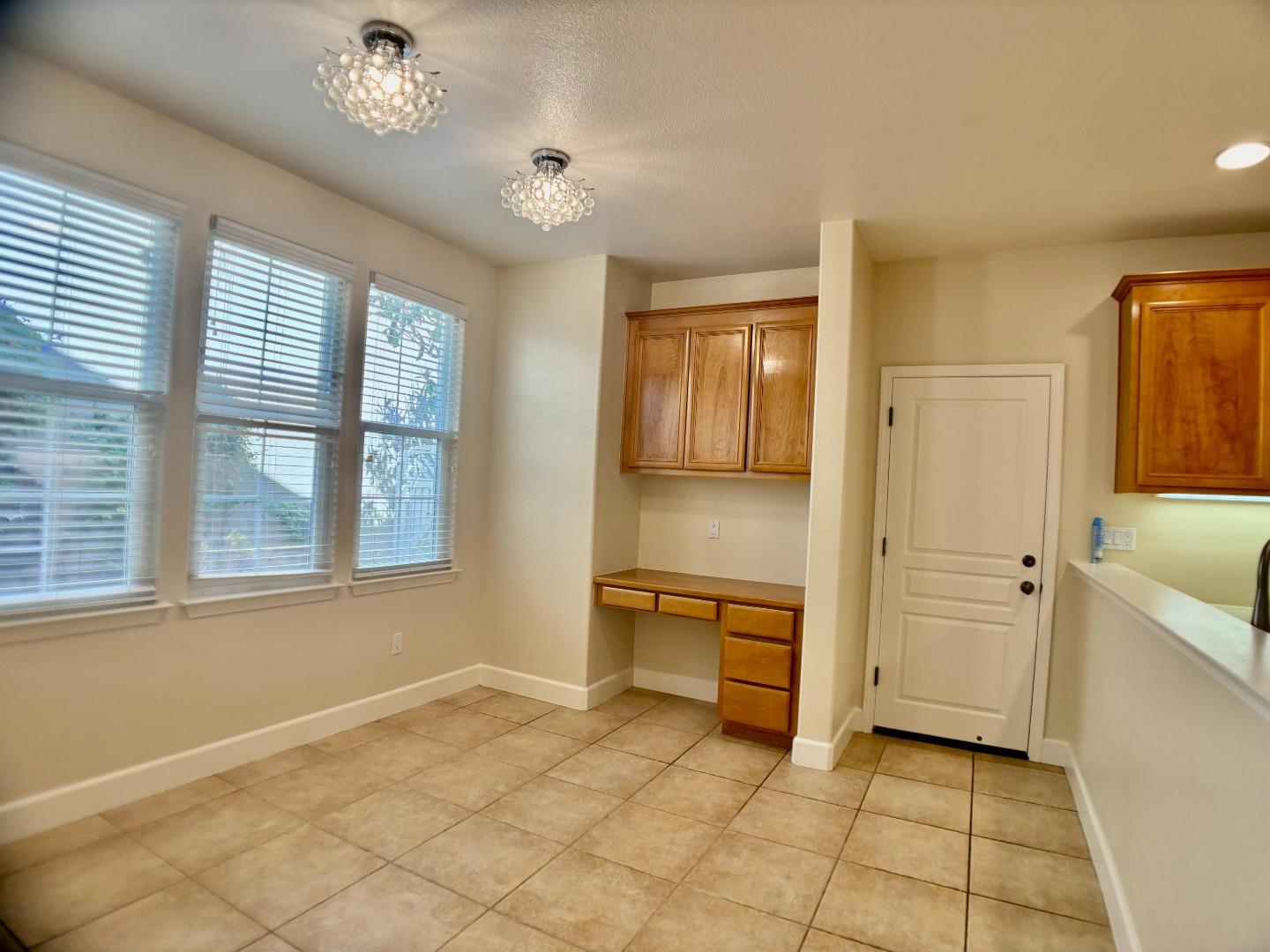 Detail Gallery Image 13 of 39 For 4280 Marston Ln, Santa Clara,  CA 95054 - 4 Beds | 3/1 Baths