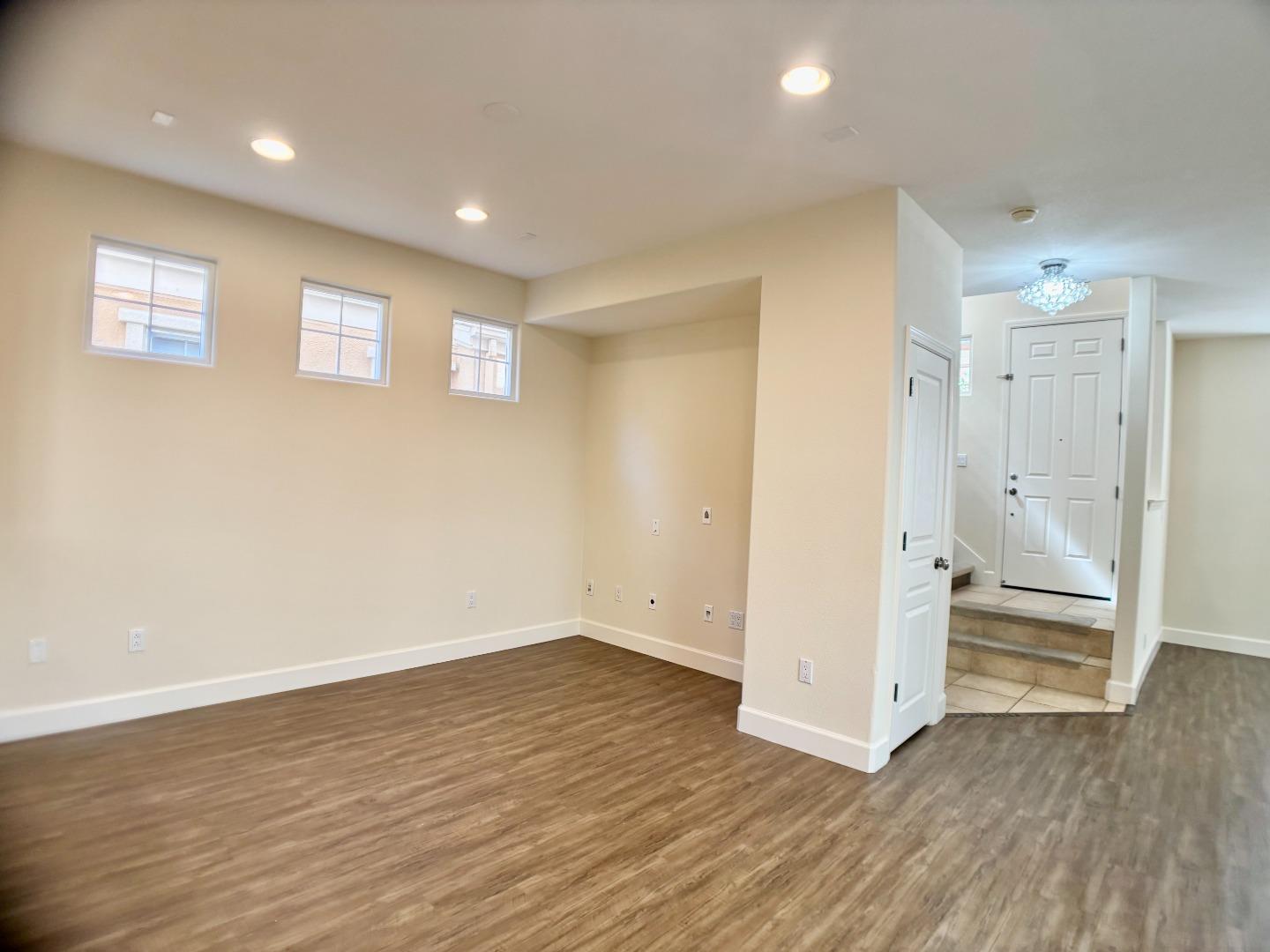 Detail Gallery Image 15 of 39 For 4280 Marston Ln, Santa Clara,  CA 95054 - 4 Beds | 3/1 Baths
