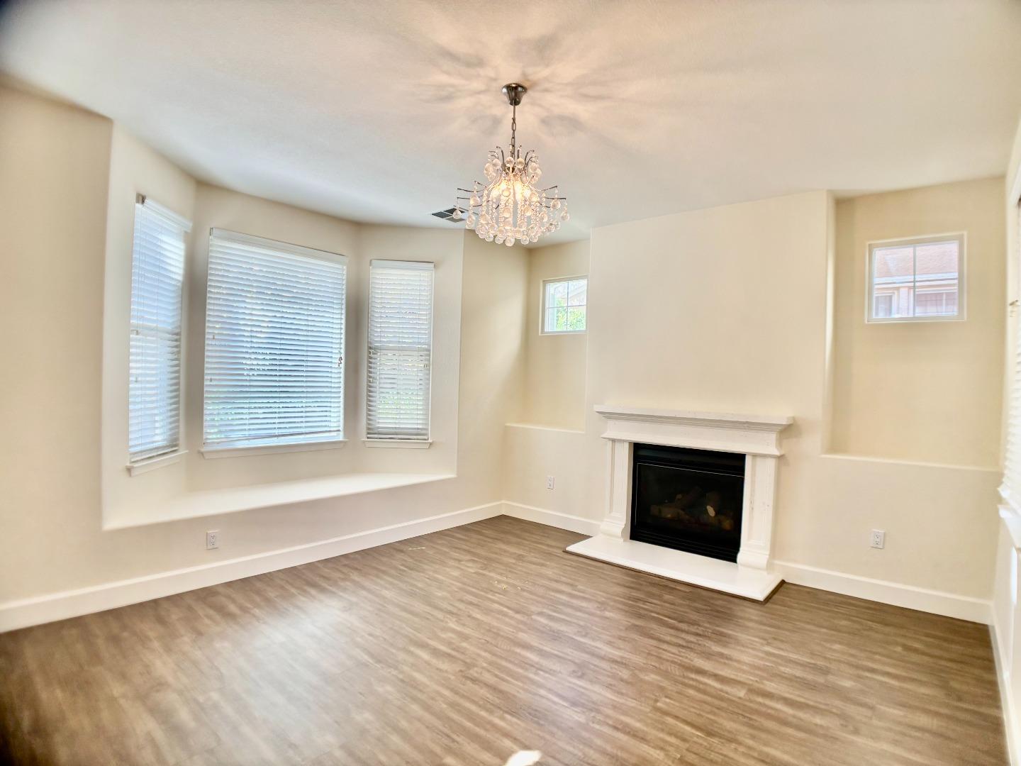 Detail Gallery Image 9 of 39 For 4280 Marston Ln, Santa Clara,  CA 95054 - 4 Beds | 3/1 Baths