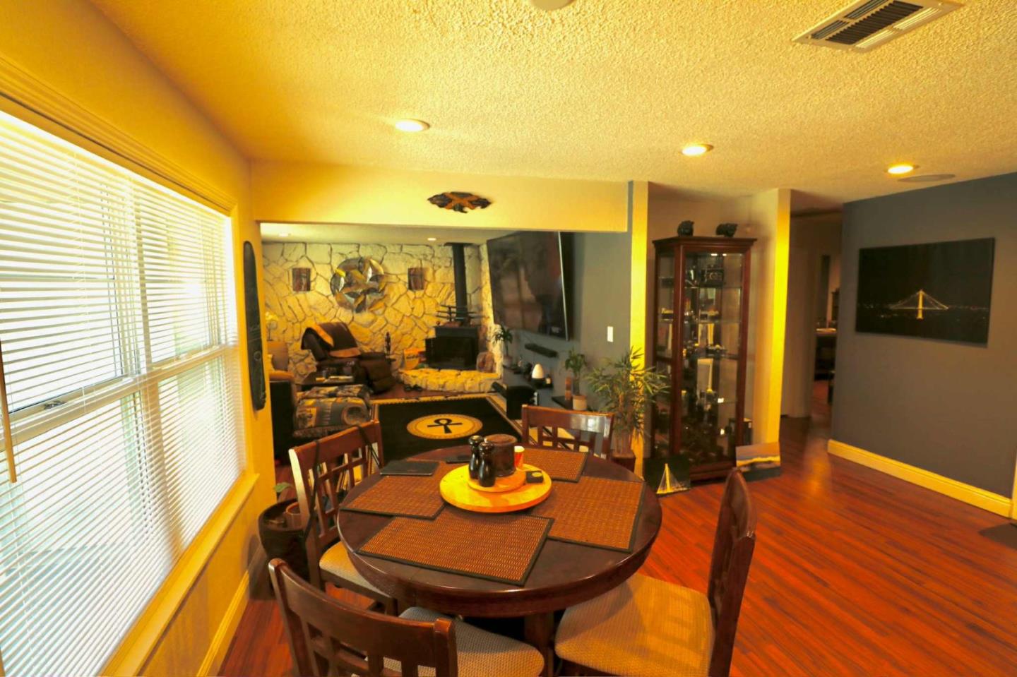 Detail Gallery Image 6 of 18 For 6 Linscheid Dr, Pittsburg,  CA 94565 - 3 Beds | 2 Baths