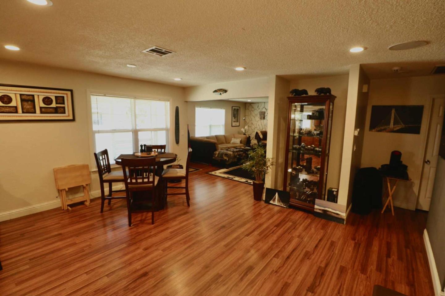Detail Gallery Image 9 of 18 For 6 Linscheid Dr, Pittsburg,  CA 94565 - 3 Beds | 2 Baths