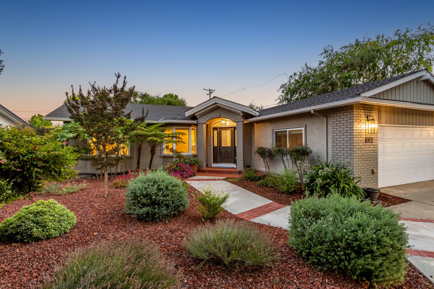 Detail Gallery Image 2 of 38 For 892 W Knickerbocker Dr, Sunnyvale,  CA 94087 - 3 Beds | 2/1 Baths