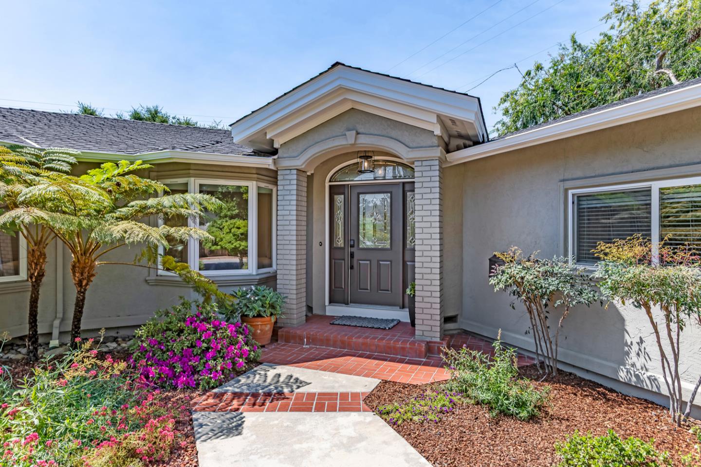 Detail Gallery Image 3 of 38 For 892 W Knickerbocker Dr, Sunnyvale,  CA 94087 - 3 Beds | 2/1 Baths