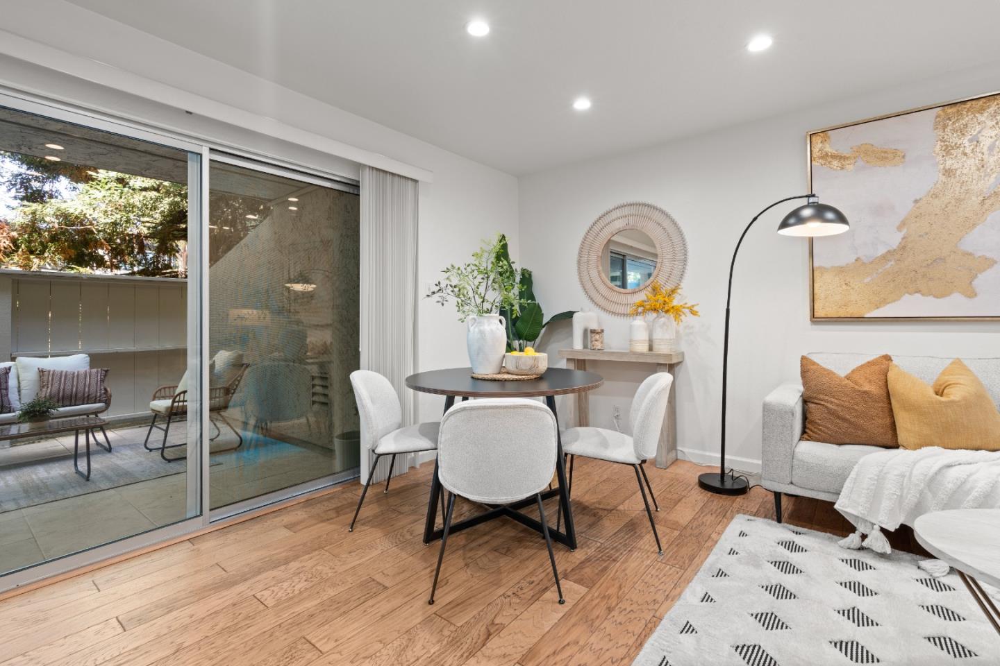 Detail Gallery Image 13 of 62 For 675 Sharon Park Dr #101,  Menlo Park,  CA 94025 - 2 Beds | 2 Baths