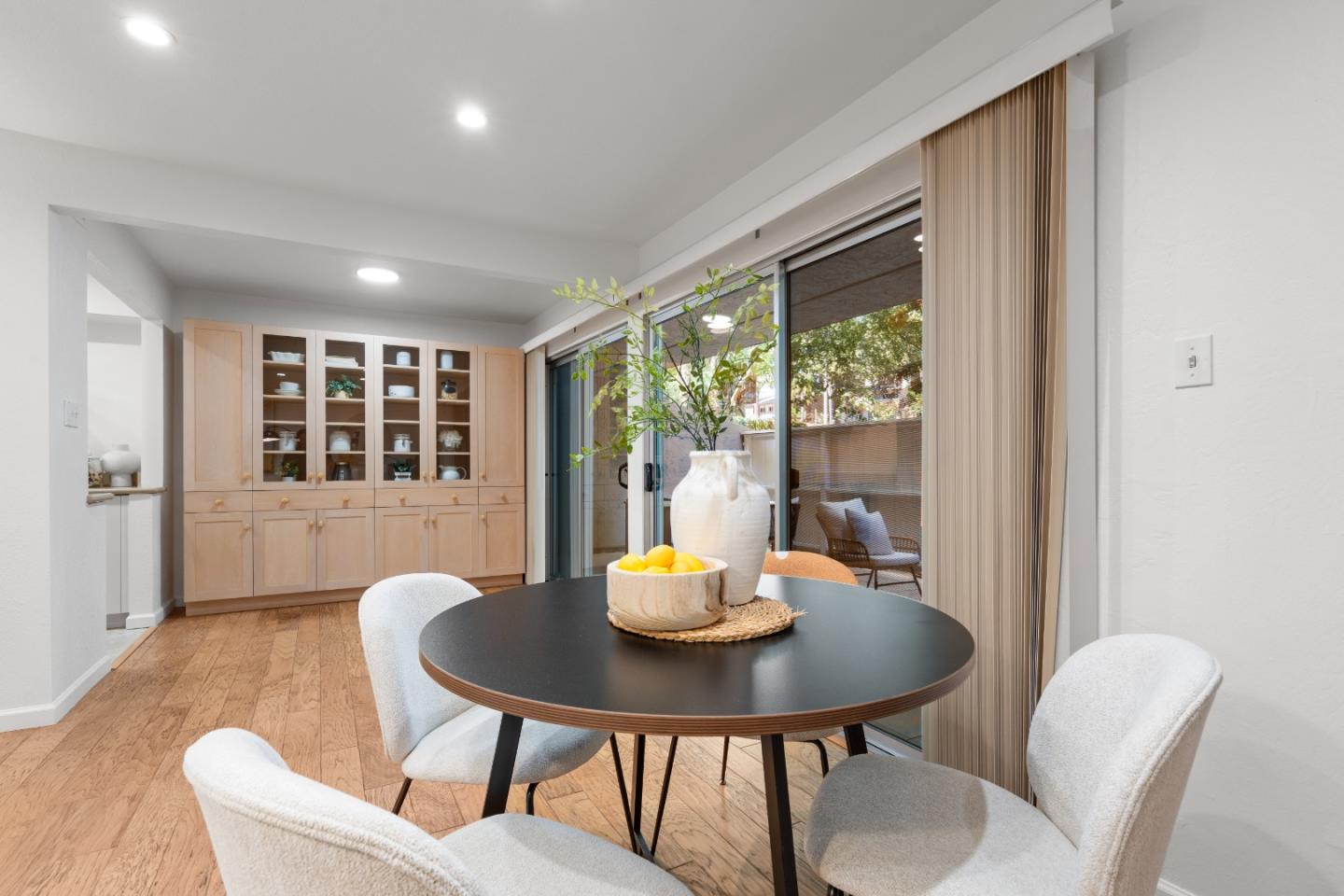 Detail Gallery Image 15 of 62 For 675 Sharon Park Dr #101,  Menlo Park,  CA 94025 - 2 Beds | 2 Baths