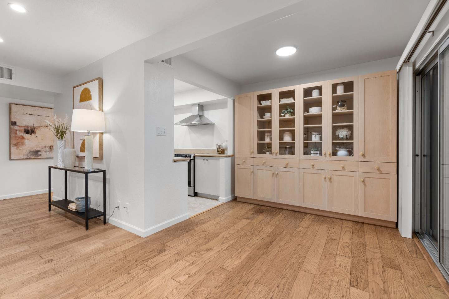Detail Gallery Image 16 of 62 For 675 Sharon Park Dr #101,  Menlo Park,  CA 94025 - 2 Beds | 2 Baths